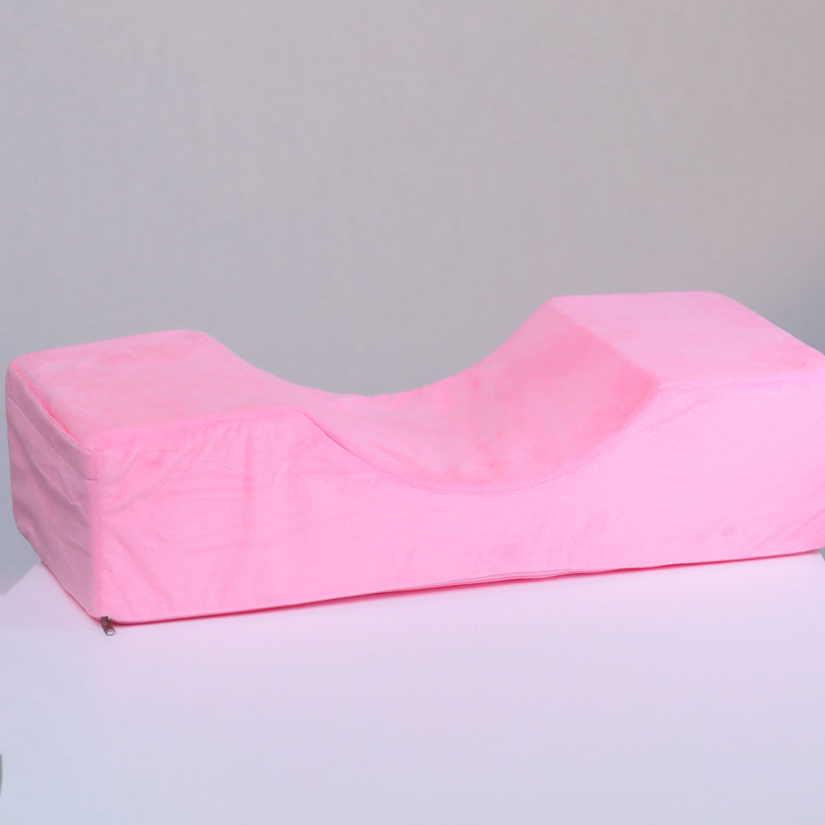 The U-Shaped Lash Pillow.
