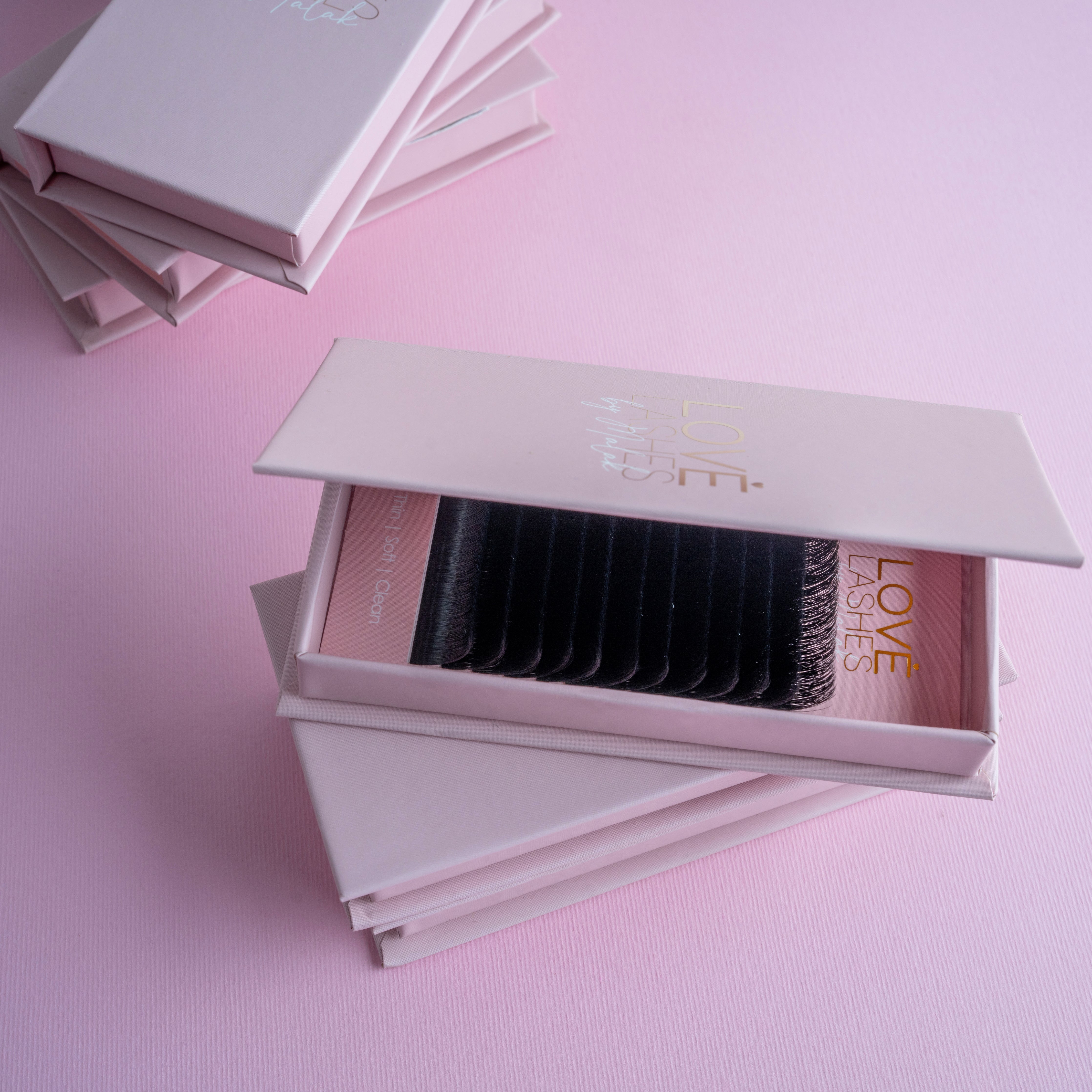 Black Signature Collection Volume Lashes ( Mixed Box)